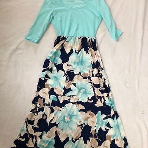 Long sleeved maxi dress